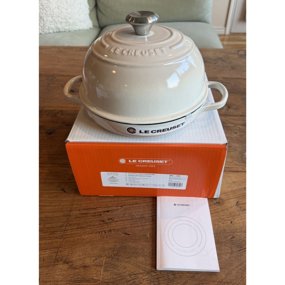 Le Creuset Signature Enameled Cast Iron 1.75 qt 9.5 in Bread Oven Meringue NEW